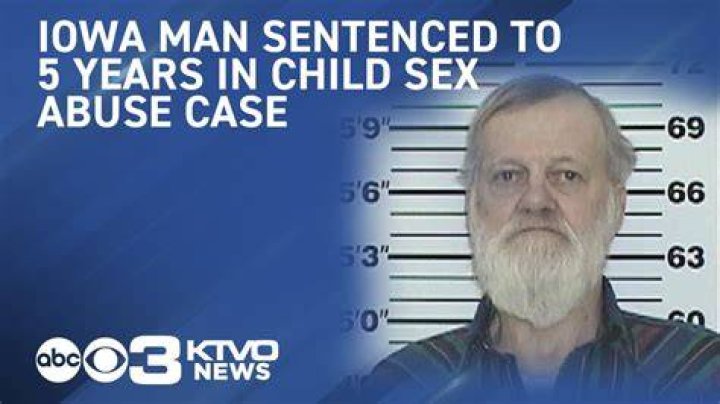 Iowa man facing sex abuse, incest charges KHQA