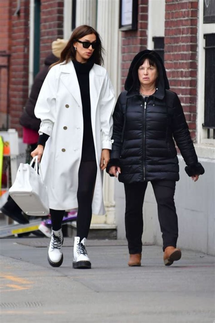Irina Shayk Shopping with her mother Olga Shaykhlislamova in NY11