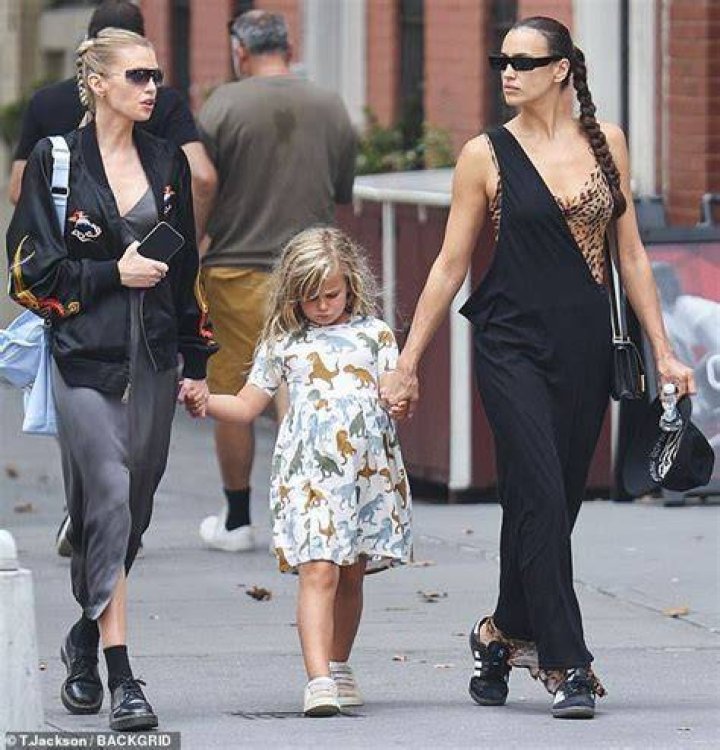 Irina Shayk takes daughter Lea for a ride around New York on her