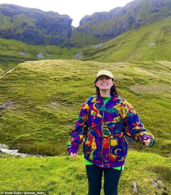 Irish traveller, 18, reveals her strict upbringing in her TikTok videos