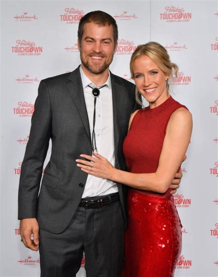 Is Bitty Schram Married? Bio, Age, Parents, Net Worth 2022, Salary, Height