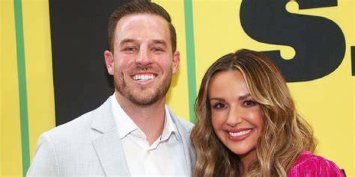 Is Carly Pearce Pregnant? Boyfriend 2023 Baby Bump Family