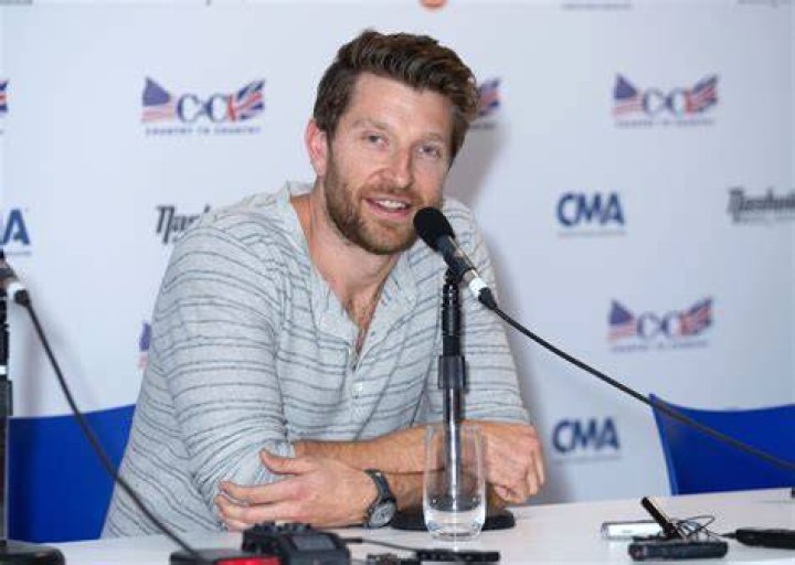 Is country singer Brett Eldredge married? The US Sun