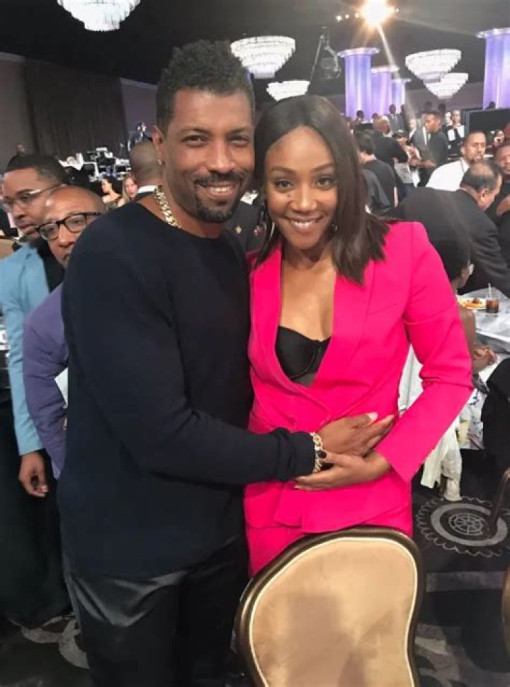 Is Deon Cole Married? Uncover The Truth