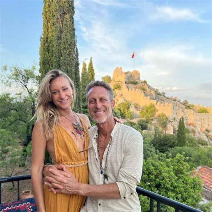 Is Dr. Mark Hyman Still Married?