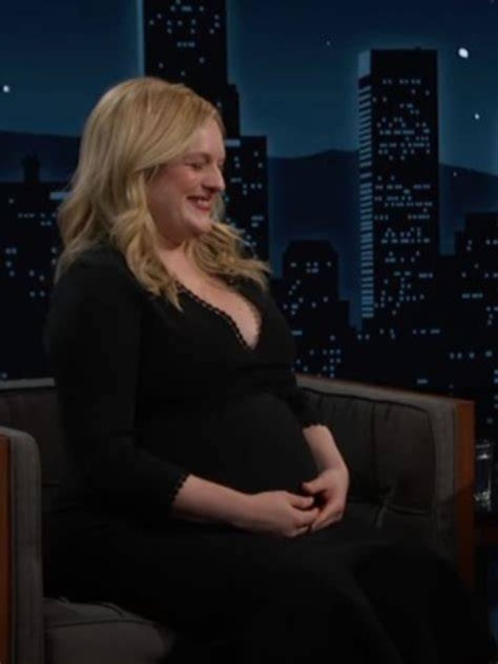 Is Elizabeth Moss Pregnant on Handmaid's Tale? Did She Gain Weight For