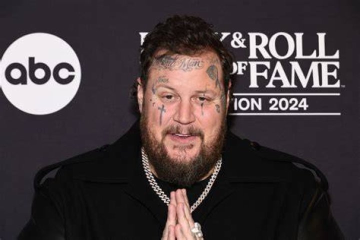 Is Jelly Roll related to Waylon Jennings?