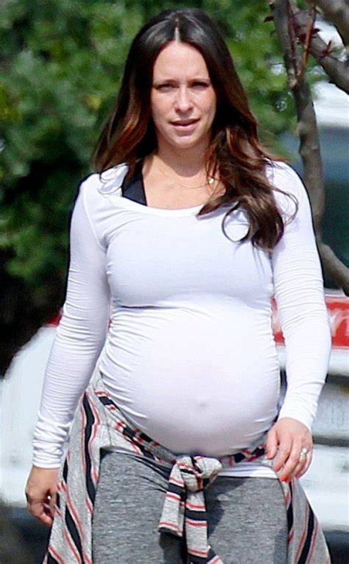Is Jennifer Love Hewitt pregnant on 911?