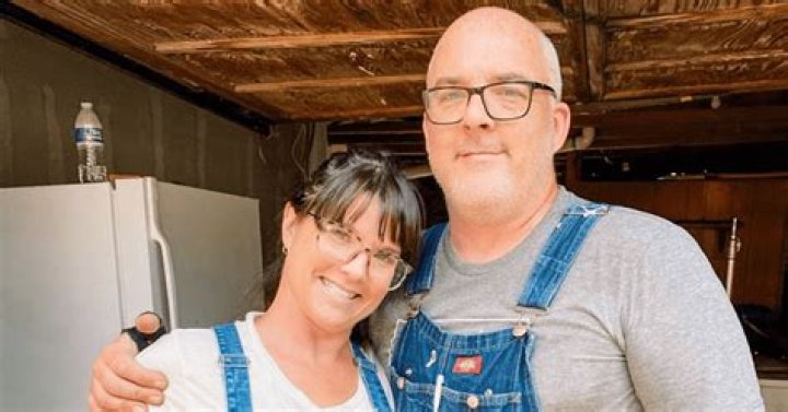 Is Leslie Davis From 'Unsellable Houses' Married? Here's What We Know