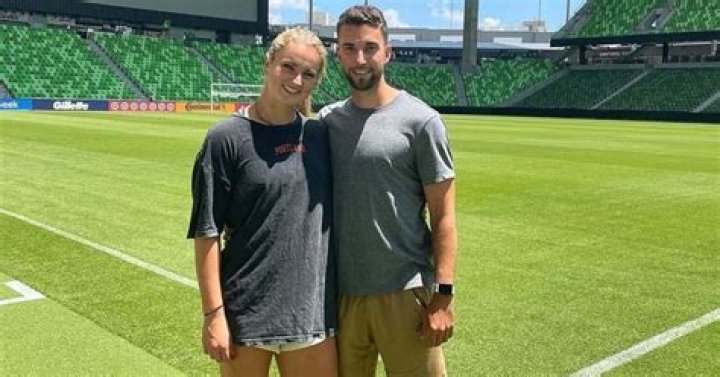Is Lindsey Horan Gay? Her Partner, Salary, Family, Net Worth