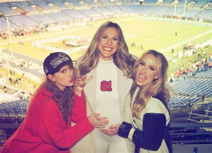 Is Lyndsay Bell Pregnant or Its Just Fans Assumptions? Venture jolt