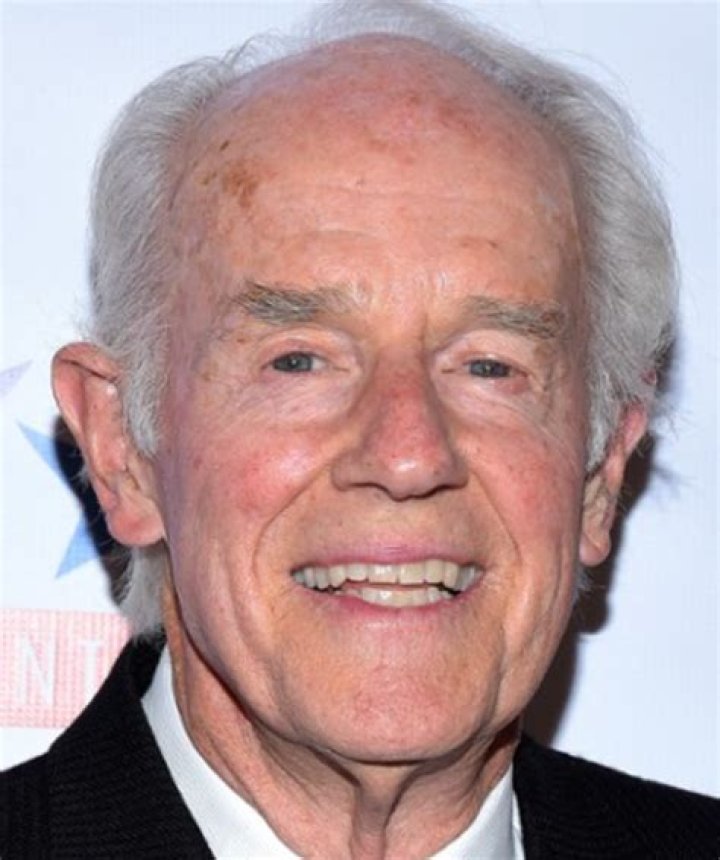 Is Mike Farrell Dead or Still Alive? Health Condtion In 2023 Explored
