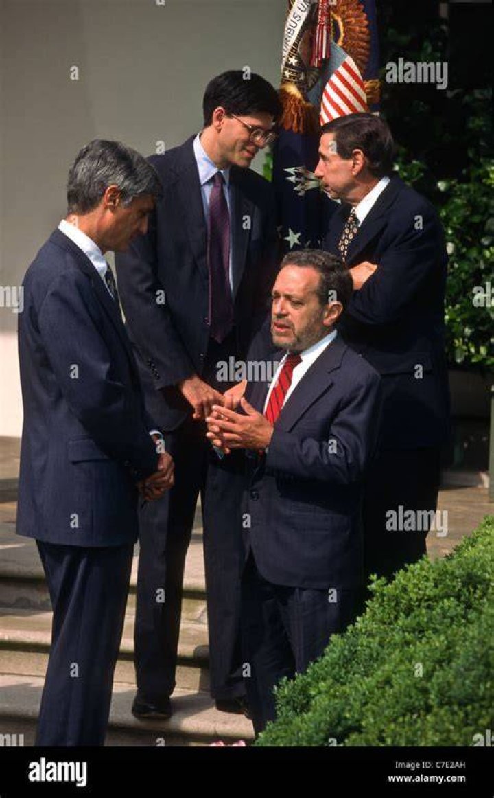 Is Robert Reich Married to Wife? Is he dating a girlfriend?