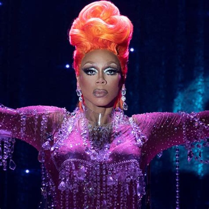 Is RuPaul's Drag Race judge Carson Kressley married? The US Sun