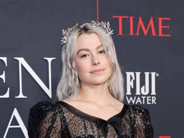 Is She Anyhow Related To Phoebe Bridgers? Age & Siblings ·