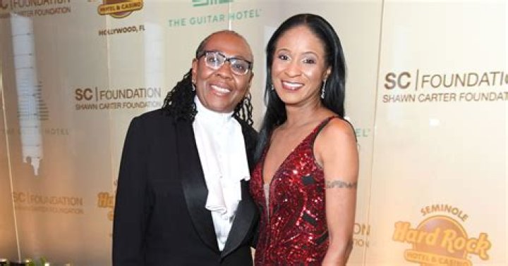Is Sidney Carter Married? Who is Sidney Carter married to? The