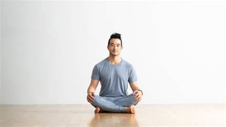 Is Sitting On A Yoga Ball Good For Sciatica Kayaworkout.co
