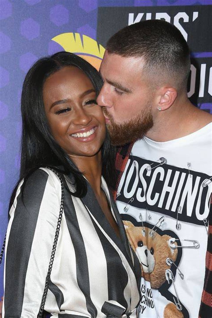 Is Travis Kelce Single? Glamour