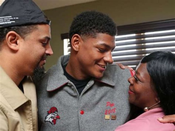 Isiah Pacheco Parents Meet the Family of the NFL Star 25Magazine