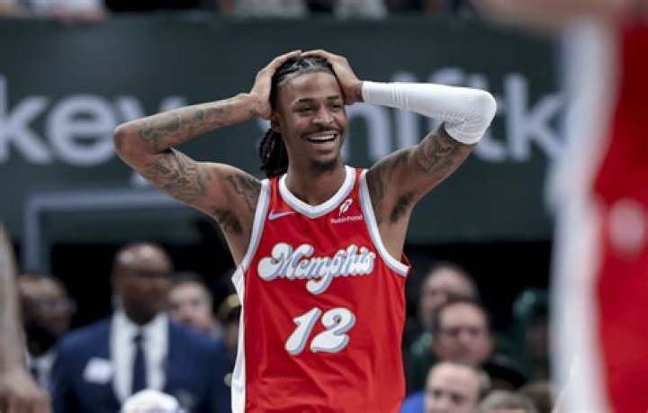 Ja Morant Height, Weight, Age, Girlfriend, Net worth, Bio, Family 5 Ja Morant with his longtime partner KK Dixon (Instagram Personality)