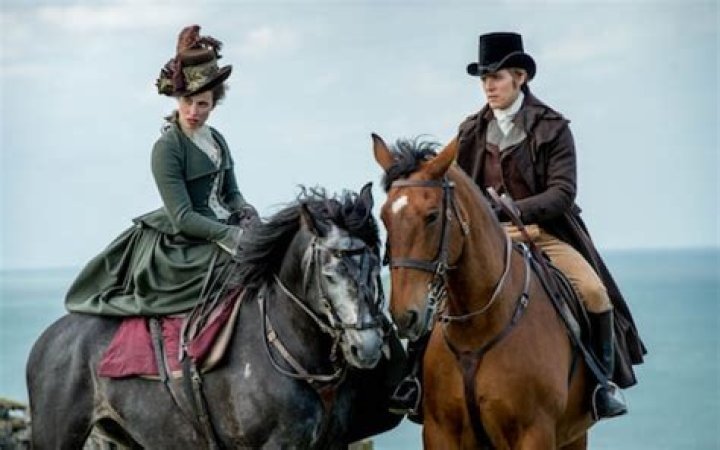 Jack Farthing Warleggan) and Heida Reed (Elizabeth) as they