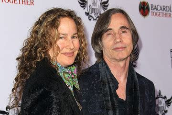 Jackson Browne is Married to Wife Dianna Cohen.