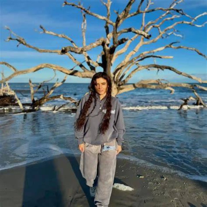 Jade Chynoweth 【Biography】Age, Net Worth, Height, Single, Nationality