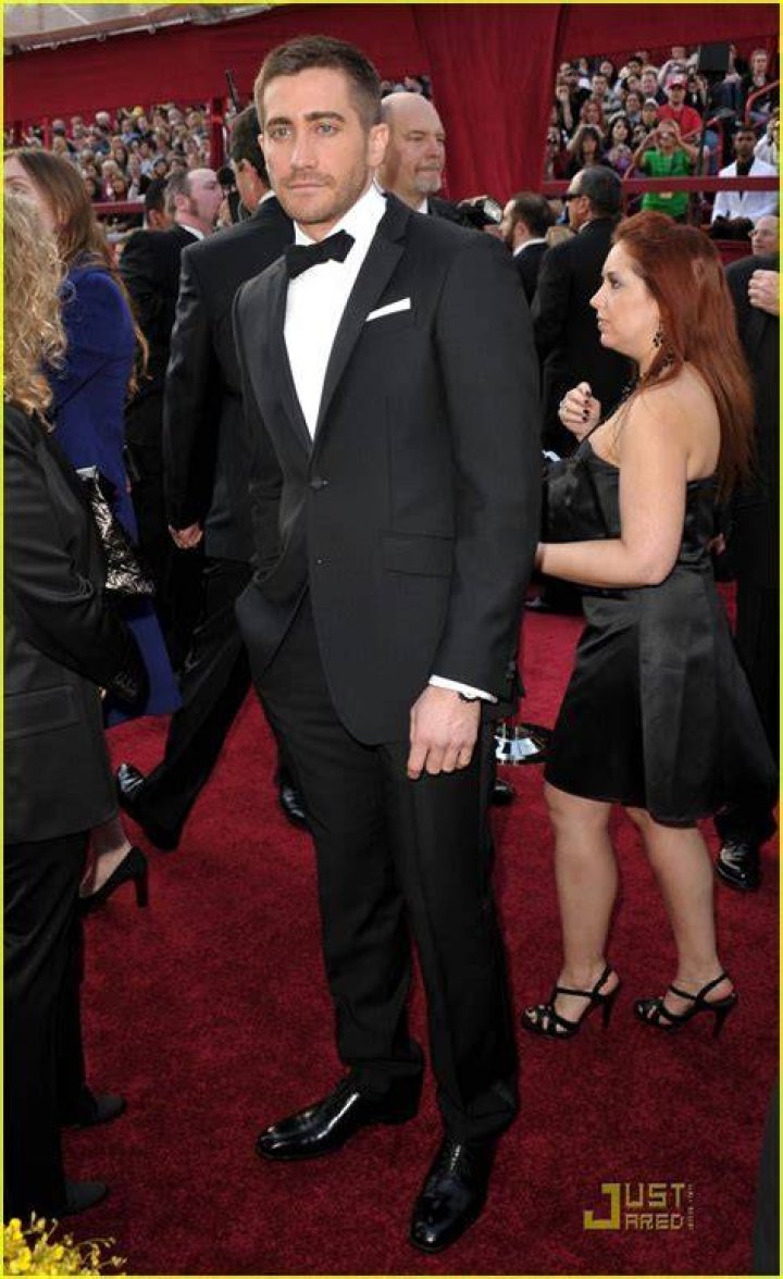 Jake Gyllenhaal Oscars 2010 Red Carpet Photo 2432892 2010 Oscars