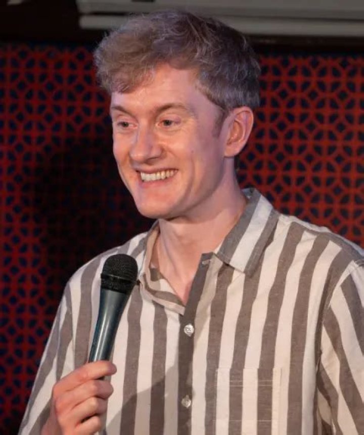 James Acaster Bio, Affair, In Relation, Ethnicity, Age, Girlfriend, Height