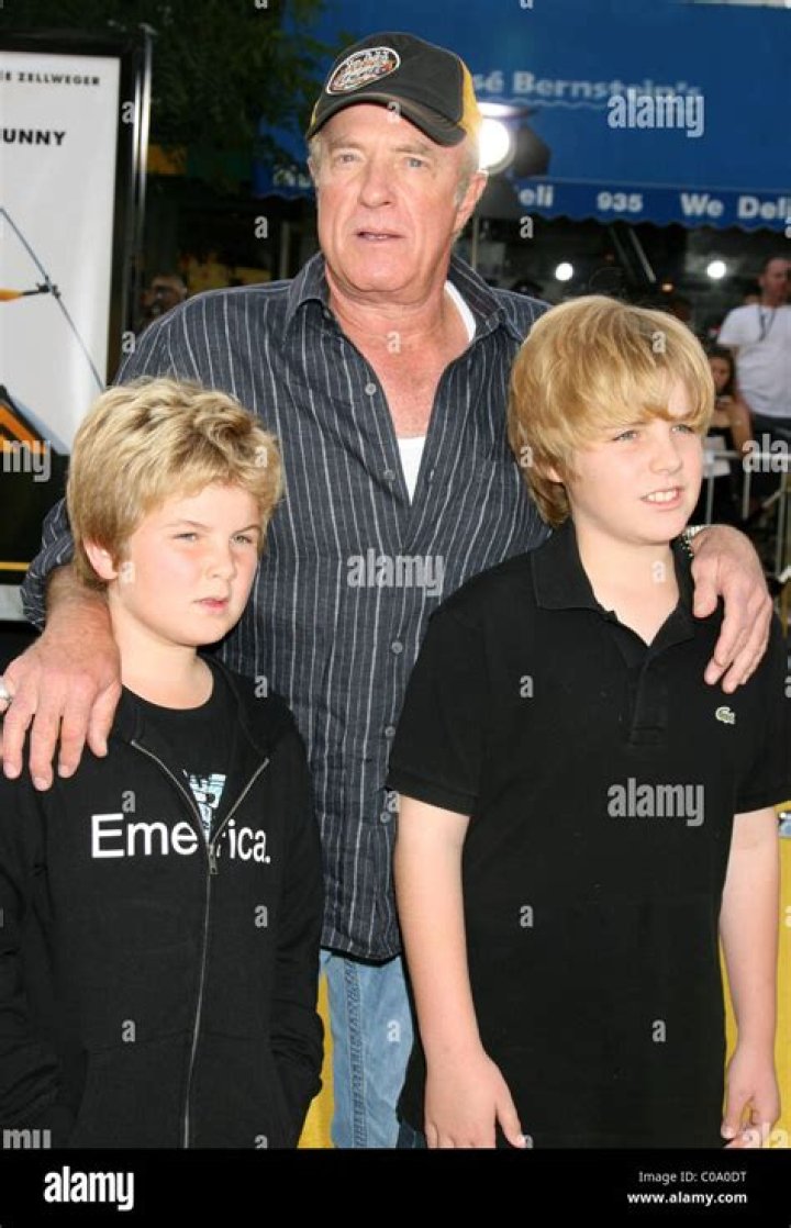 James Caan, Sons At Arrivals For Los Angeles Premiere Of Bee Movie