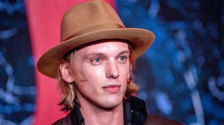 Jamie Campbell Bower Age, Height, Girlfriend, Dating, Wife, Married