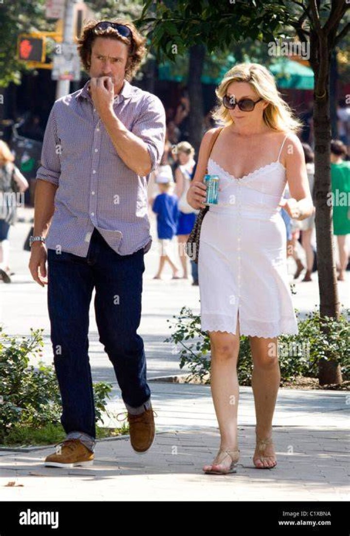 Jane Krakowski, Robert Godley, walk in Greenwich Village out