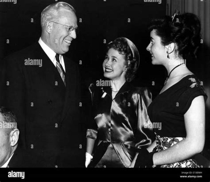 Jane Powell and Elizabeth Taylor Golden Age Of Hollywood, Vintage