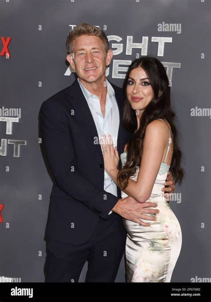Jason Nash Girlfriend Name 2022 Who Is He Dating Now?