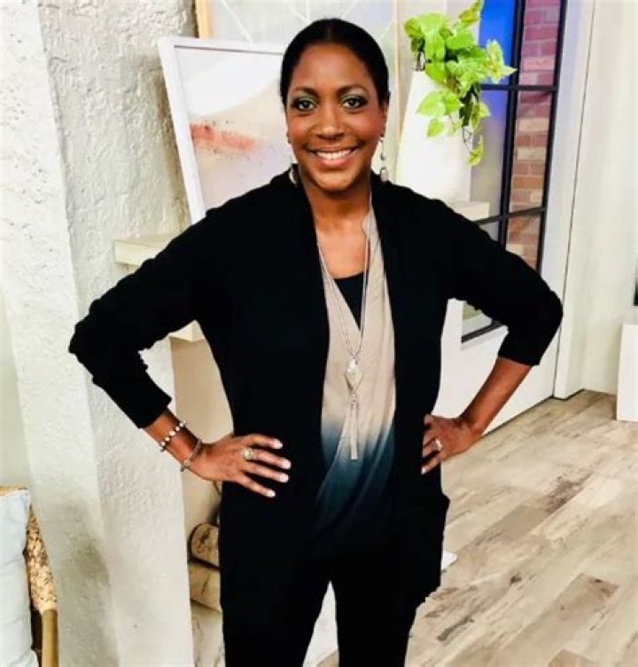 Jayne Brown QVC, Wiki, Age, Husband, Daughters, Net Worth, Hair, Illness