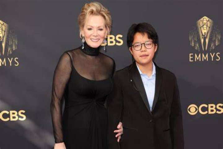 Jean Smart introduces 'courageous' son Forrest at Emmys 2021