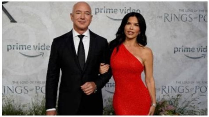 Jeff Bezos and Girlfriend Lauren Sanchez Make Their Red Carpet Debut as