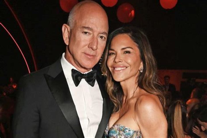 Jeff Bezos, Lauren S&aacute;nchez Enjoy Date After His Ex Files For Divorce