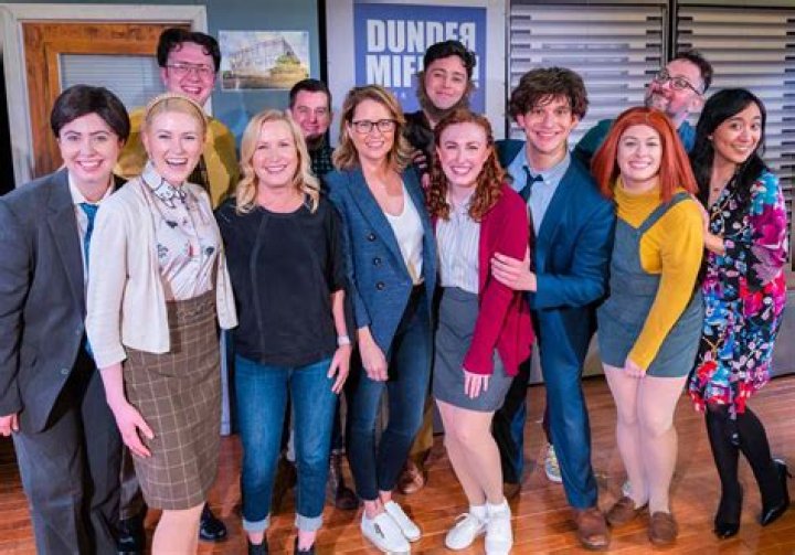 Jenna Fischer, Angela Kinsey Surprise The Office Musical Parody Cast