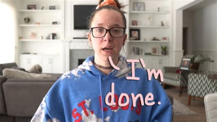 Jenna Marbles Quits YouTube 'For Now' In Tearful Apology Video 'I Just