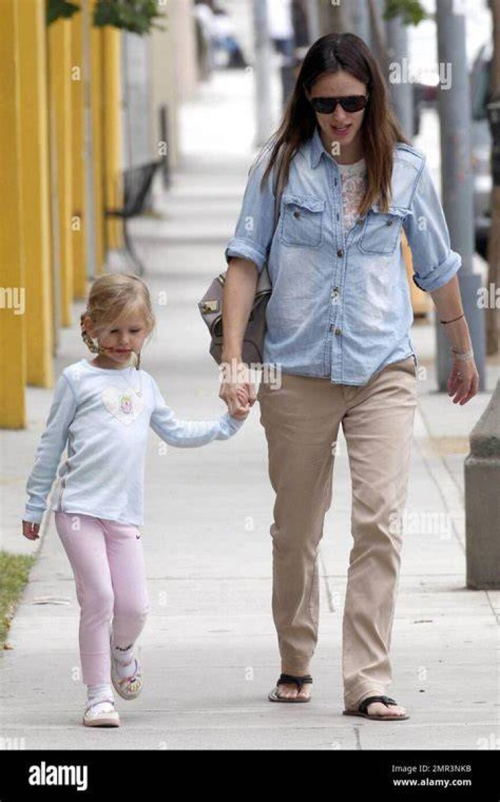 Jennifer Garner and Daughter Violet Affleck Go Shopping Together