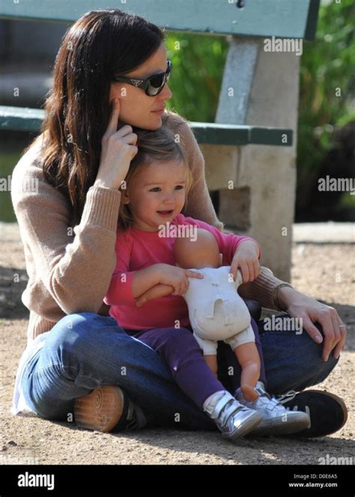 jennifer garner enjoys a day out with daughter violet in los angeles