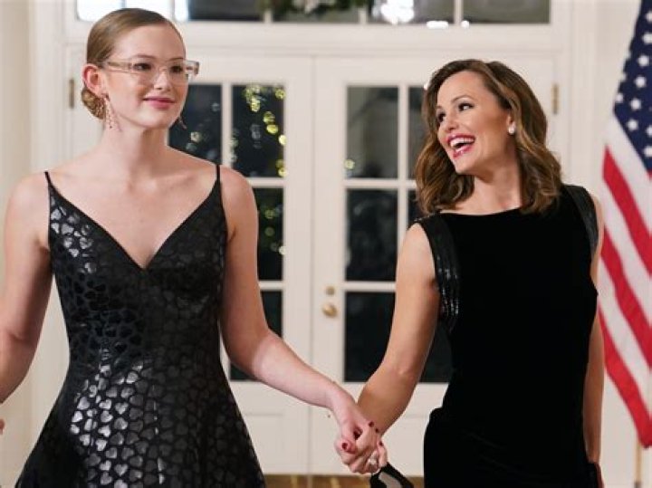 Jennifer Garner, lookalike daughter Violet attend White House State