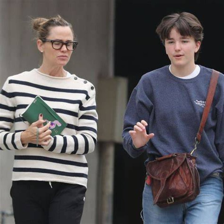 Jennifer Garner Out With Dad in LA March 2016 POPSUGAR Celebrity Photo 4