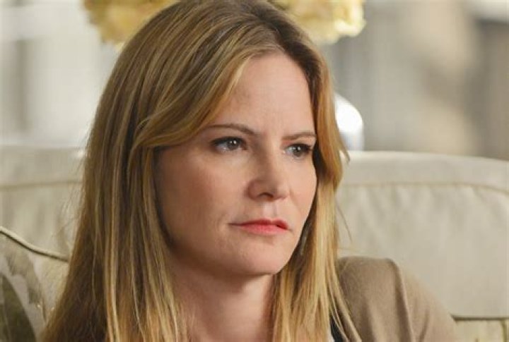 Jennifer Jason Leigh Revenge ABC Wiki Fandom