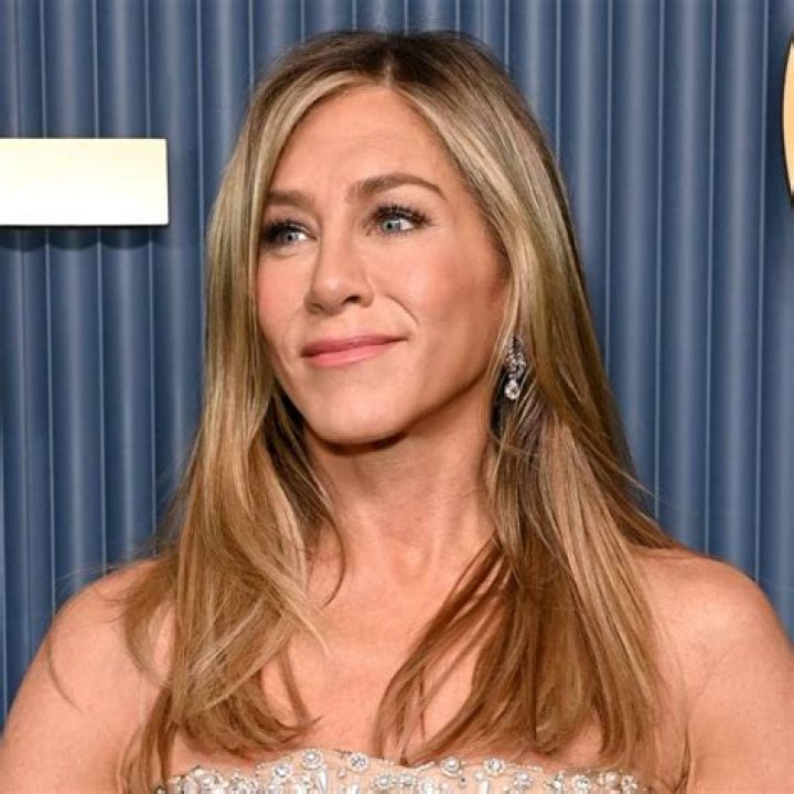 Jennifer Lahmers is dating "hot doctor" Dr. Mike!