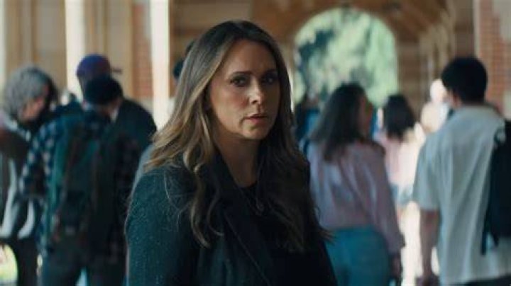 Jennifer Love Hewitt Teases What's to Come for Maddie & Chimney After