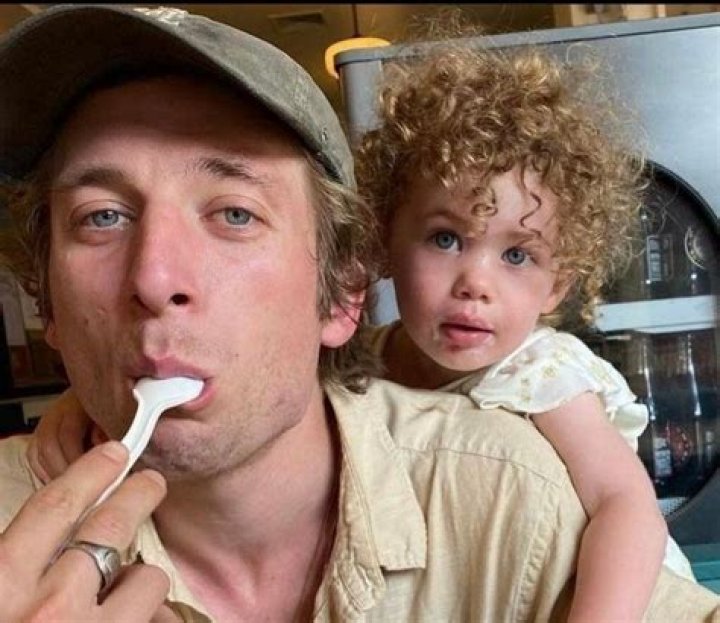 Jeremy Allen White Lovely family Wife, Kids, Siblings, Parents