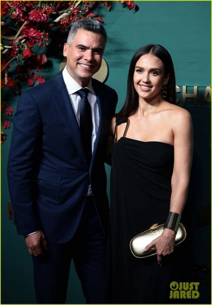 Jessica Alba Gets Support from Husband Cash Warren While Being Honored