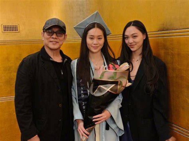 Jet Li&rsquo;s Youngest Daughter Graduates From Prestigious US High School